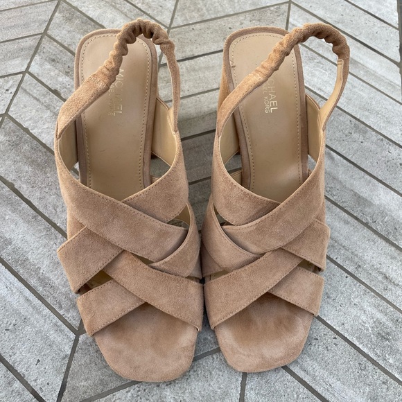Micheal Kors tan suede sandals - Picture 1 of 2